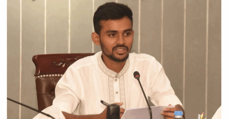 ঢাকায় চলবে বৈদ্যুতিক বাস: উপদেষ্টা আসিফ