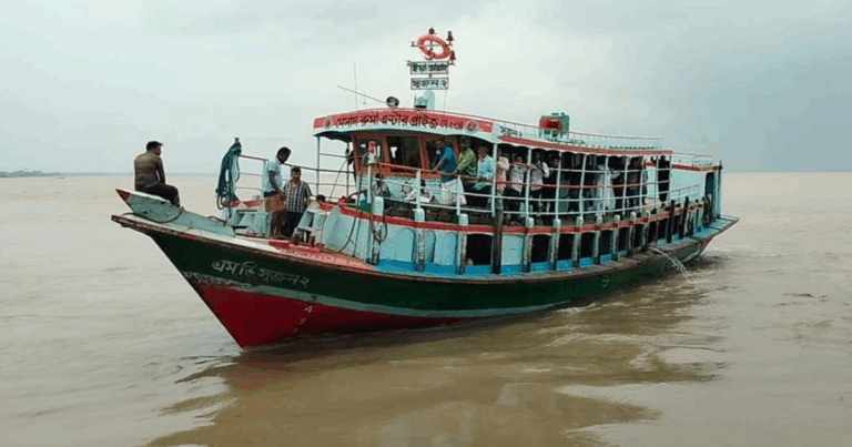 ৪৬ ঘণ্টা পর দৌলতদিয়া-পাটুরিয়া নৌরুটে লঞ্চ চলাচল শুরু