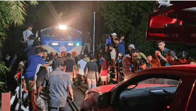 চট্টগ্রামে অটোরিকশা-মোটরসাইকেলে ট্রেনের ধাক্কা, নিহত ৩