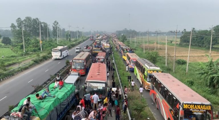 ঢাকা-টাঙ্গাইল মহাসড়কে ২৫ কিমিজুড়ে দীর্ঘ যানজট