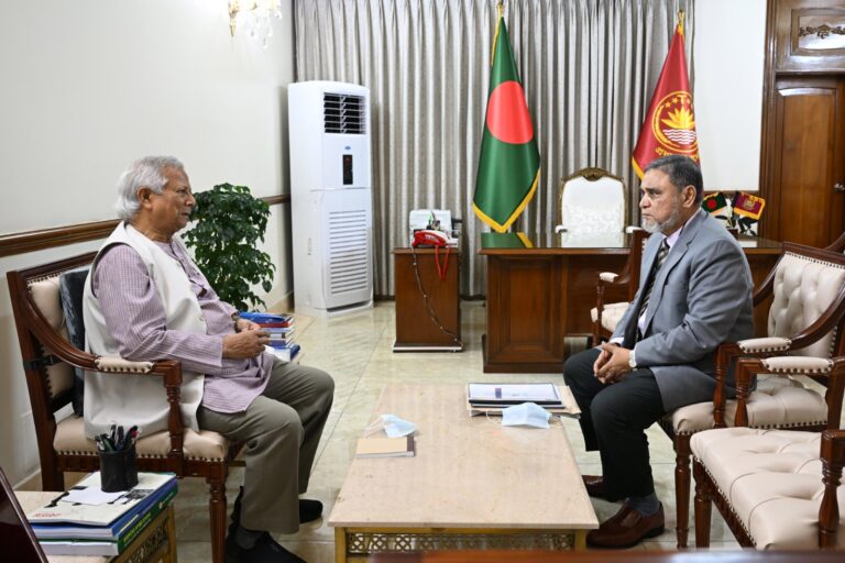 প্রধান উপদেষ্টার সঙ্গে সিইসি’র সাক্ষাৎ