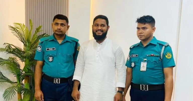 নারীকে লাথি মারা বহিষ্কৃত জামায়াতের কর্মী আকাশ গ্রেপ্তার