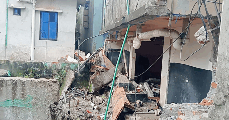 গ্যাস লিকেজ থেকে বিস্ফোরণে ধসে পড়ল দেয়াল, দগ্ধ ৫