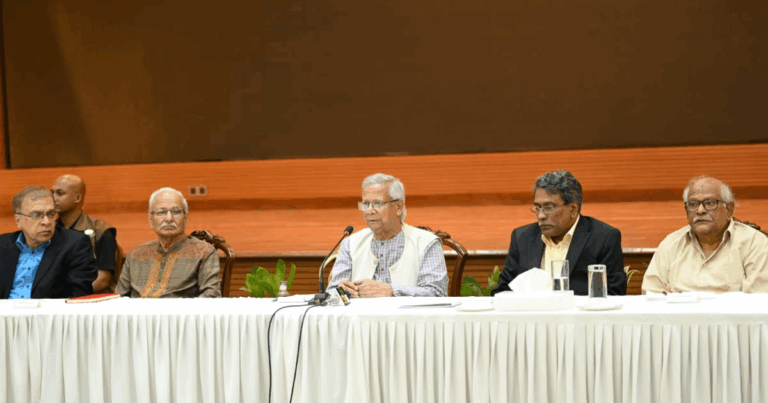 রাজনৈতিক দলগুলোর সঙ্গে বৈঠকে প্রধান উপদেষ্টা