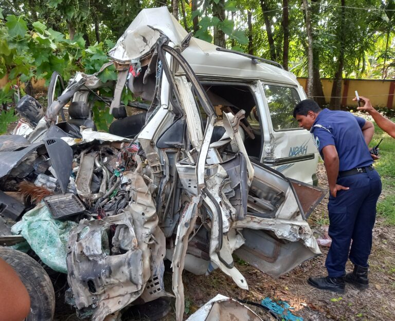 নাটোরে ট্রাক-মাইক্রোবাসের সংঘর্ষে নিহতের সংখ্যা বেড়ে ৮