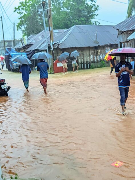 ফেনীতে বন্যায় প্লাবিত গ্রামগুলোতে বিদ্যুৎ সংযোগ বিচ্ছিন্ন