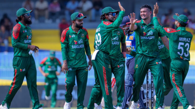 আড়াইশর আগেই অলআউট শ্রীলঙ্কা