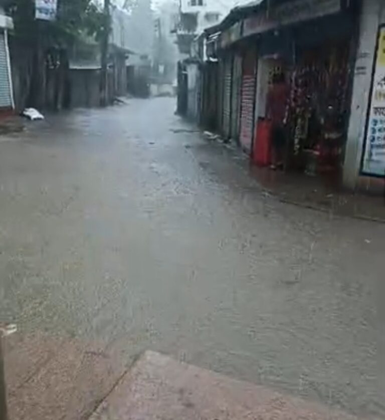 ফেনীতে মৌসুমের সর্বোচ্চ বৃষ্টিপাত, শহরে জলাবদ্ধতা
