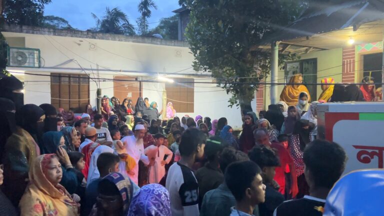 মাইলস্টোন ট্রাজেডি; দাদার কবরের পাশে আয়মানের দাফন সম্পন্ন