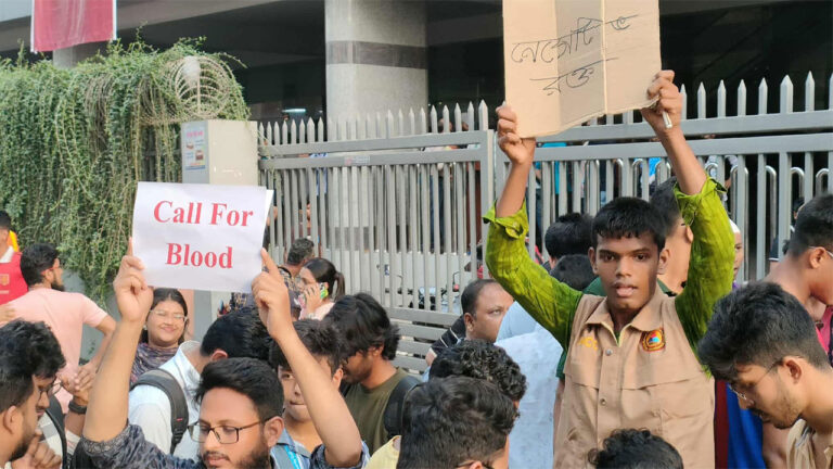‘নেগেটিভ’ রক্তের হাহাকার চলছে