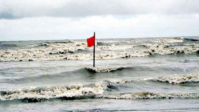 দেশের সব নদীবন্দরে সতর্ক সংকেত