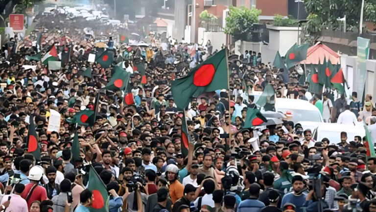 ৩ জুলাই : কোটাবিরোধী বিক্ষোভে উত্তাল শিক্ষাঙ্গন, বিভিন্ন স্থানে সড়ক ও রেলপথ অবরোধ