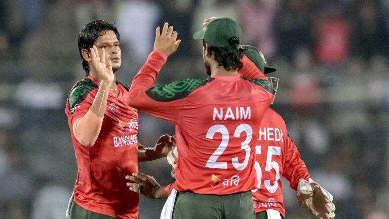 বাংলাদেশকে চ্যালেঞ্জিং লক্ষ্য দিলো পাকিস্তান