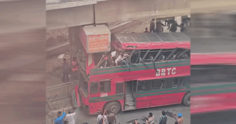 ফার্মগেটে এক্সপ্রেসওয়ের র‍্যাম্পে বাসের ধাক্কা, আহত ১