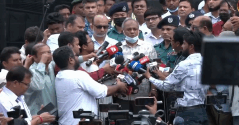 মালয়েশিয়া ফেরত ৩ প্রবাসী ‘জঙ্গি’ নয়: স্বরাষ্ট্র উপদেষ্টা