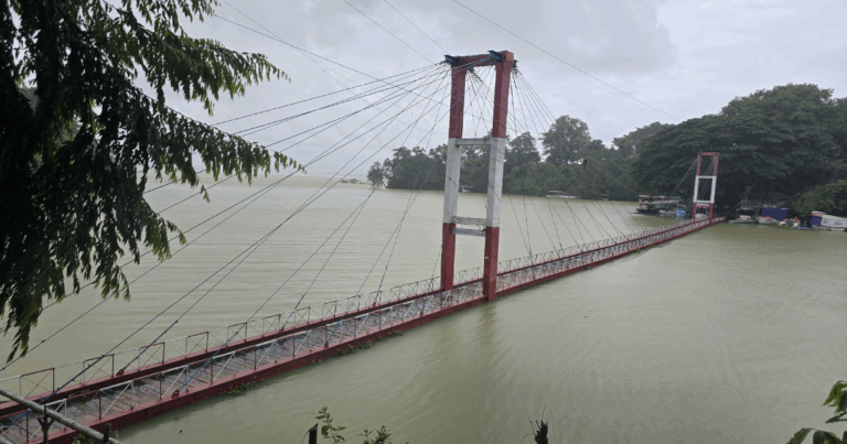 পাহাড়ি ঢল: ডুবে যাচ্ছে রাঙ্গামাটি’র ঝুলন্ত সেতু!