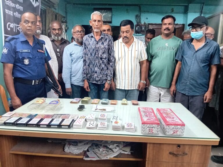 জুয়া খেলার সময় উপজেলা বিএনপি’র সভাপতিসহ আটক ৩৪