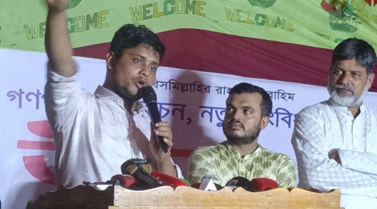 হাসনাত আবদুল্লাহকে উপহার পাঠালেন রুমিন ফারহানা