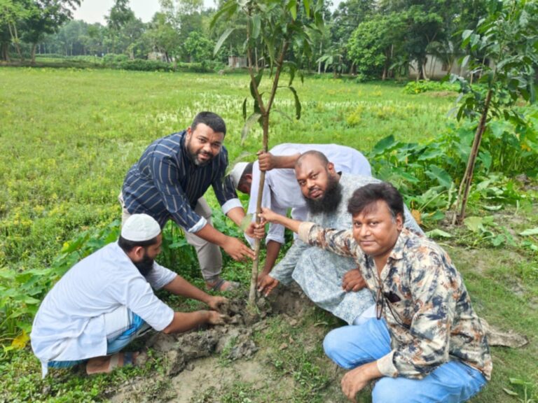 ময়মনসিংহে ‘দে-ছুট’-এর বৃক্ষরোপণ কর্মসূচি