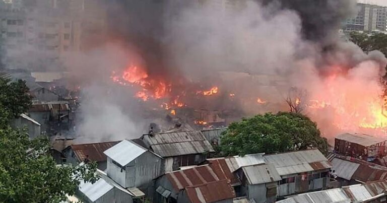 মহাখালীর সাততলা বস্তির আগুন নিয়ন্ত্রণে