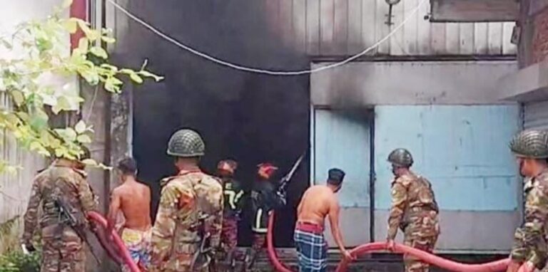 প্লাস্টিক কারখানা আগুন, পুড়েছে ৬০ কোটি টাকার যন্ত্রপাতি