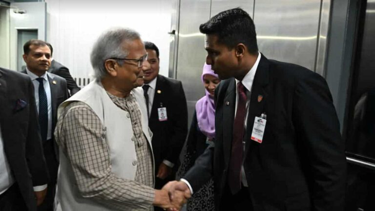 মালয়েশিয়া পৌঁছেছেন প্রধান উপদেষ্টা