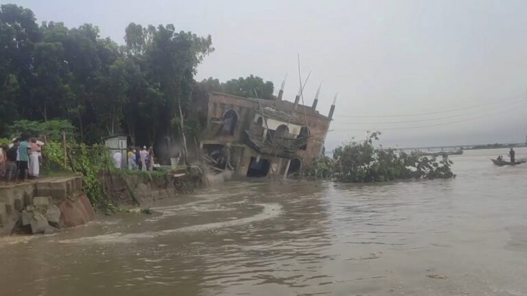 ভাঙনে পদ্মায় বিলীন জাজিরার দ্বিতল মসজিদ