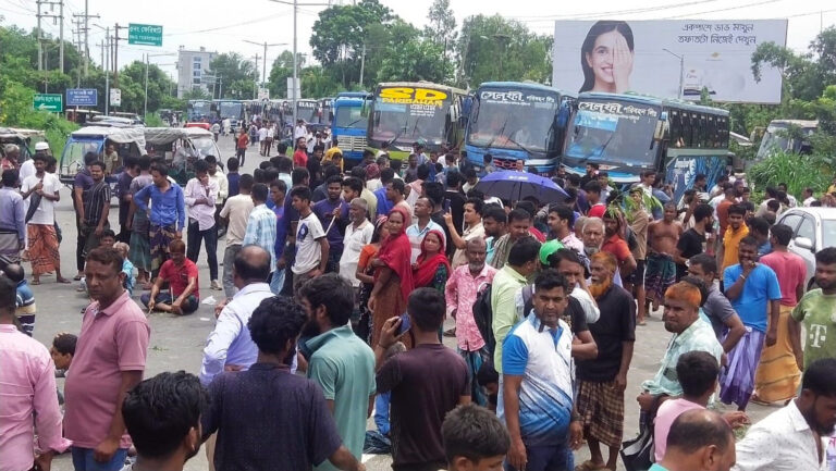 পাটুরিয়া ফেরি-লঞ্চঘাটে ভাঙনে সড়ক অবরোধ