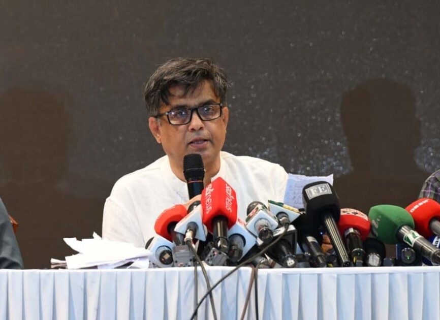 মালয়েশিয়ার স্থানীয় শ্রমিকদের মতো সুবিধা পাবেন বাংলাদেশিরা : প্রেস সচিব