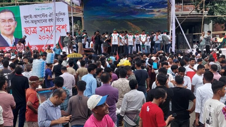 শাহবাগের সমাবেশে দলে দলে জড়ো হচ্ছে ছাত্রদল