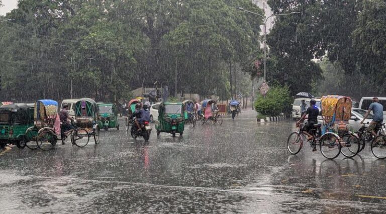 ঢাকায় বজ্রসহ বৃষ্টির আভাস, কমতে পারে তাপমাত্রা