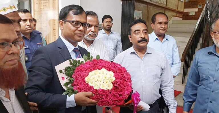 সিলেটের জেলা প্রশাসক হিসেবে দায়িত্ব নিলেন সারওয়ার আলম