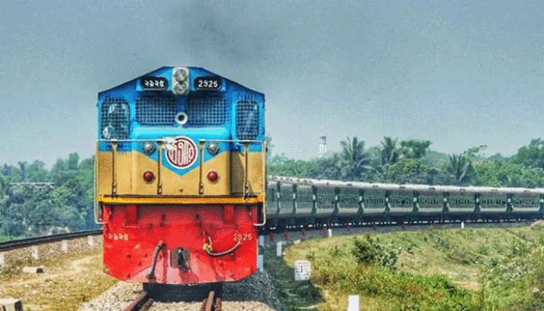 বিমানবন্দরে যমুনা এক্সপ্রেস লাইনচ্যুত, ঢাকামুখী ট্রেন চলাচলে বিঘ্ন
