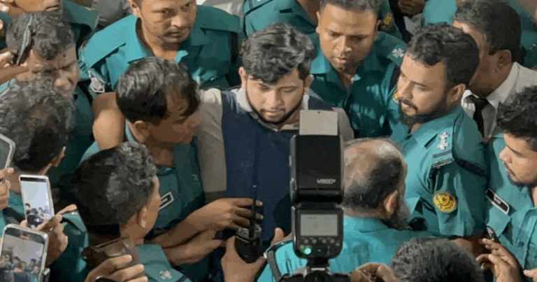 খালেদা জিয়ার সঙ্গে বাবা নাসির উদ্দিনের ছবি দেখিয়ে জামিন চাইলেন আফ্রিদি’র আইনজীবী
