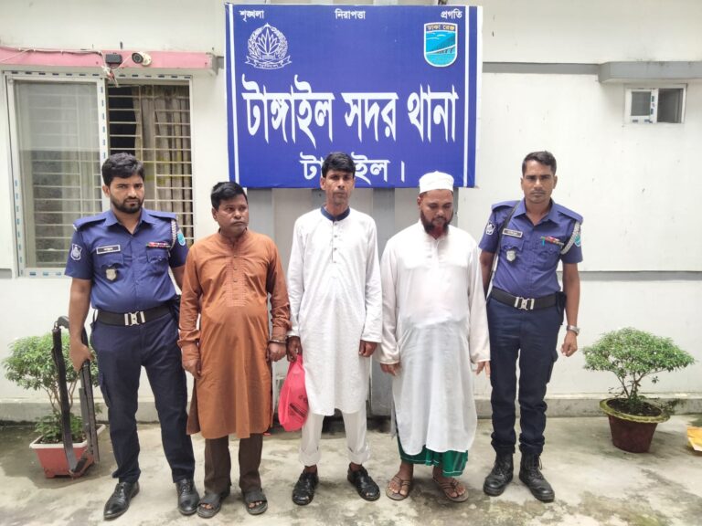 মাছ ব্যবসায়ীর কাছে চাঁদা দাবি, বিএনপির ৩ নেতাসহ গ্রেপ্তার ৫