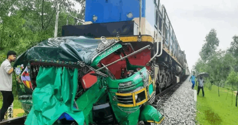 কক্সবাজারে ট্রেনের ধাক্কায় সিএনজি’র ৪ যাত্রী নিহত