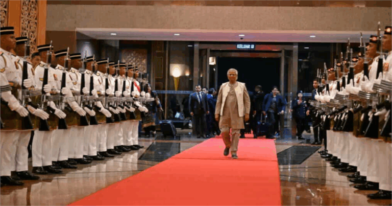 মালয়েশিয়া পৌঁছে লালগালিচা সংবর্ধনা পেলেন প্রধান উপদেষ্টা