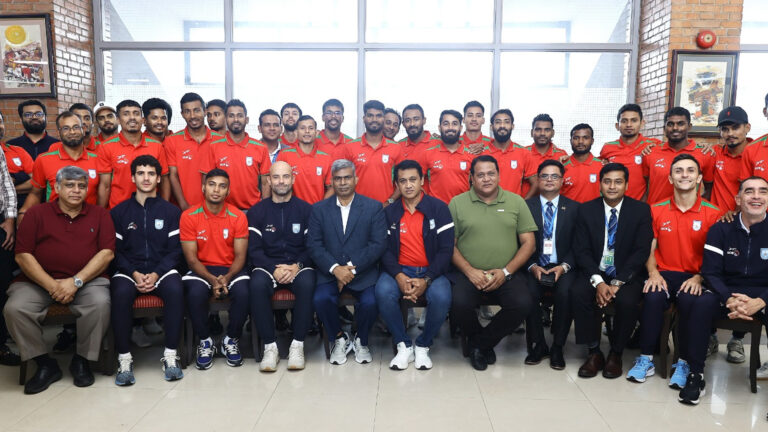 দেশে ফিরলেন জামালরা