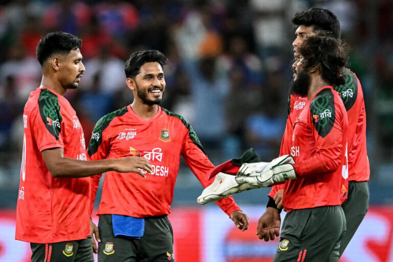 এশিয়া কাপের সেরাদের তালিকায় এক বাংলাদেশি