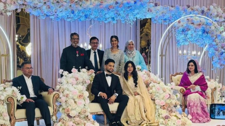 এক দিনে দুটি বিয়েতে সস্ত্রীক অংশ নিলেন তারেক রহমান