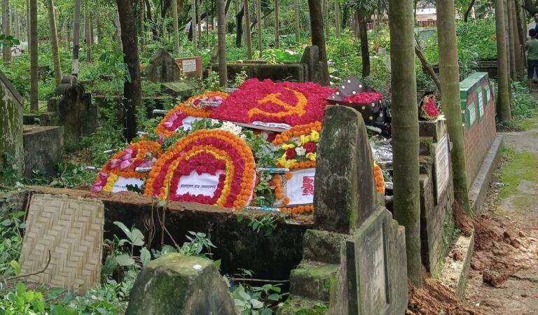 জুরাইন কবরস্থানে শায়িত বদরুদ্দীন উমর
