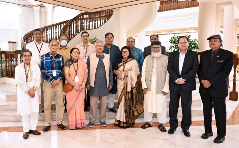 দূর্গাপূজার প্রস্তুতি নিয়ে হিন্দু ধর্মীয় নেতাদের সঙ্গে প্রধান উপদেষ্টার বৈঠক