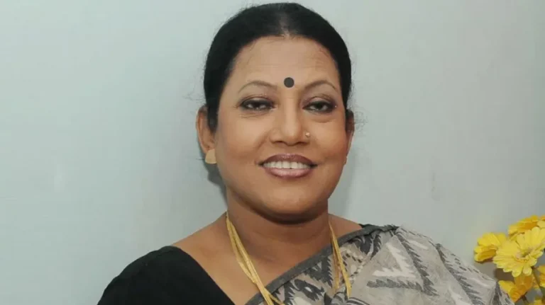 শহীদ মিনারে ফরিদা পারভীনের শেষ শ্রদ্ধা, দাফন কুষ্টিয়ায়