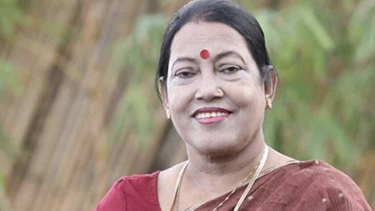 মা-বাবার কবরে চিরনিদ্রায় শায়িত ফরিদা পারভীন