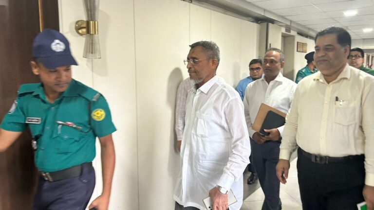 ১৭ বছর পর স্বরাষ্ট্র মন্ত্রণালয়ে লুৎফুজ্জামান বাবর