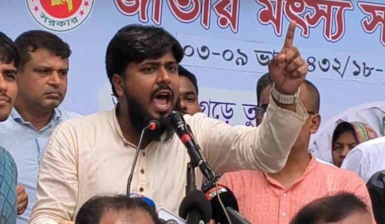 উপদেষ্টাদের চিকিৎসা নিতে হবে দেশেই : আরিফ
