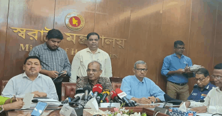 সন্ধ্যা ৭টার আগে প্রতিমা বিসর্জন: স্বরাষ্ট্র উপদেষ্টা