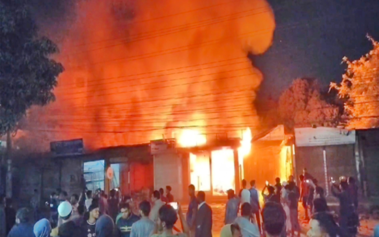 গাজীপুরে কাঁচাবাজারে আগুন, পুড়ল অর্ধশতাধিক দোকান