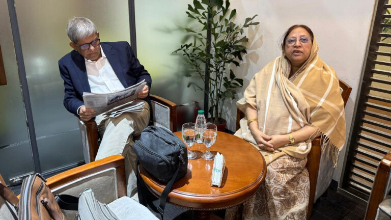 সহধর্মিণীর চিকিৎসায় সিঙ্গাপুর গেলেন মির্জা ফখরুল