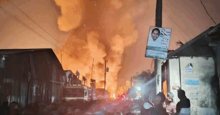 গাজীপুর ঝুট গুদামে আগুন, নিয়ন্ত্রণে ৫ ইউনিট